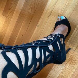Black suede gladiator sandals with heel size (10)